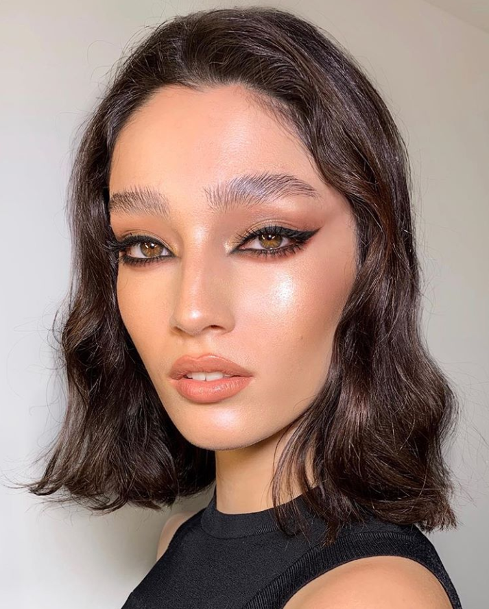 Deze afbeelding heeft een leeg alt-attribuut; de bestandsnaam is eyeliner-1.png